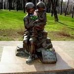 Memorial sign "To Children of War": the pain impossible to forget.